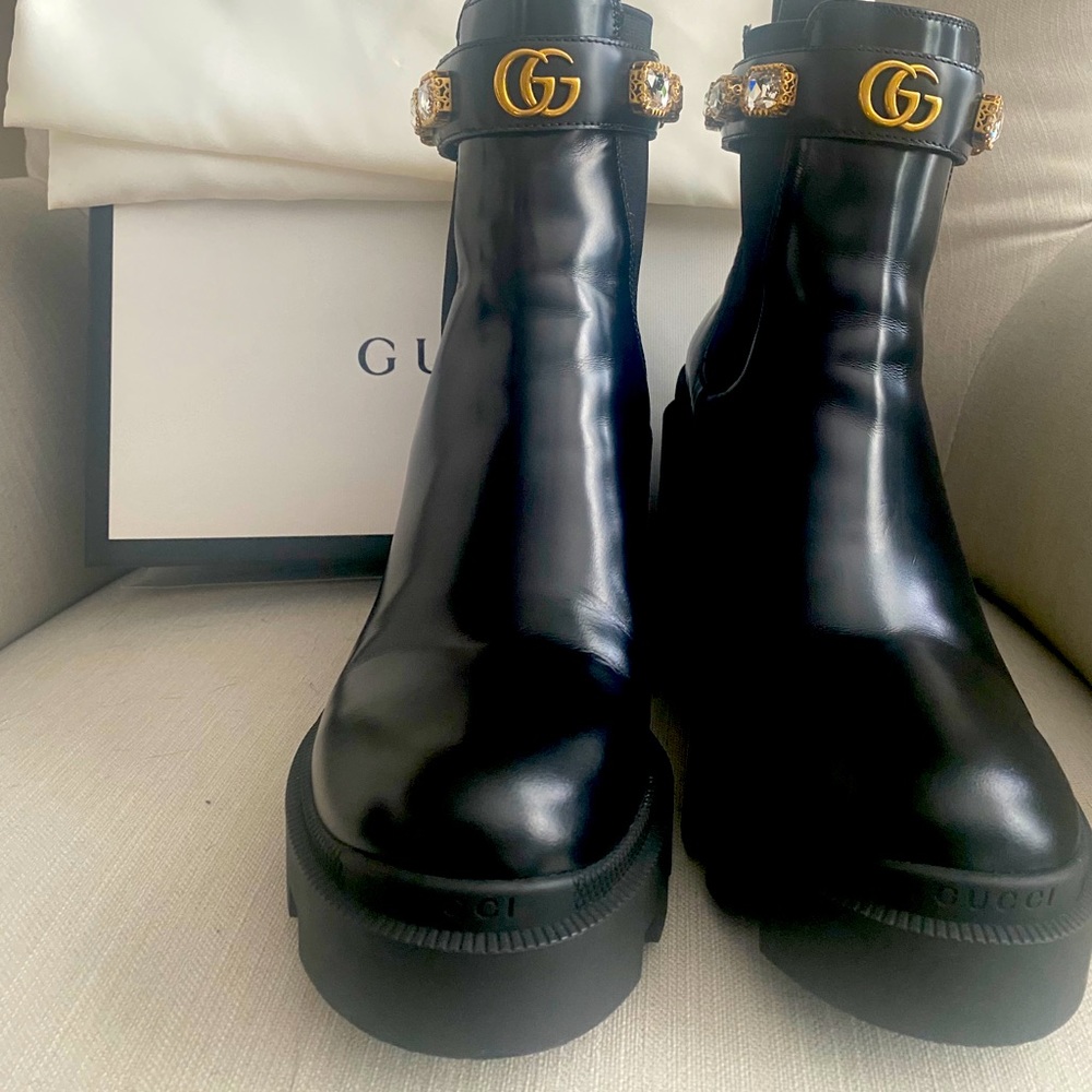 Gucci Leather Ankle Boot With Belt
